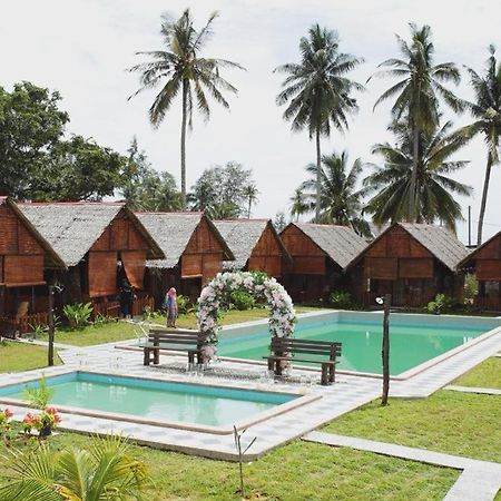 Nipoh Beach Cottage Kijal Exterior foto