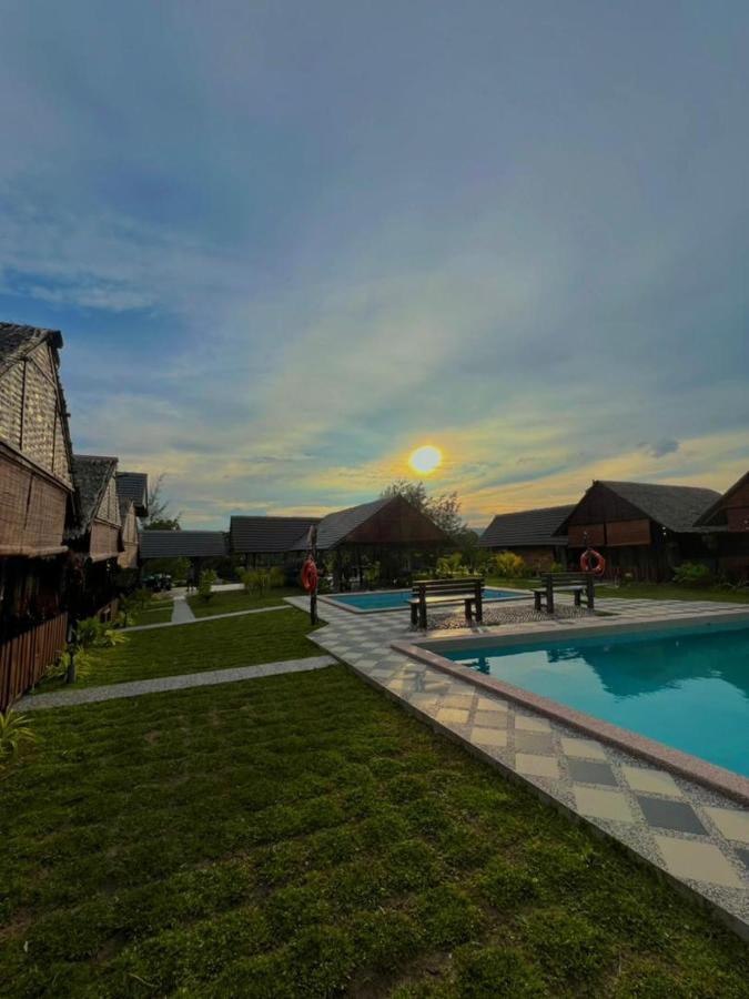Nipoh Beach Cottage Kijal Exterior foto