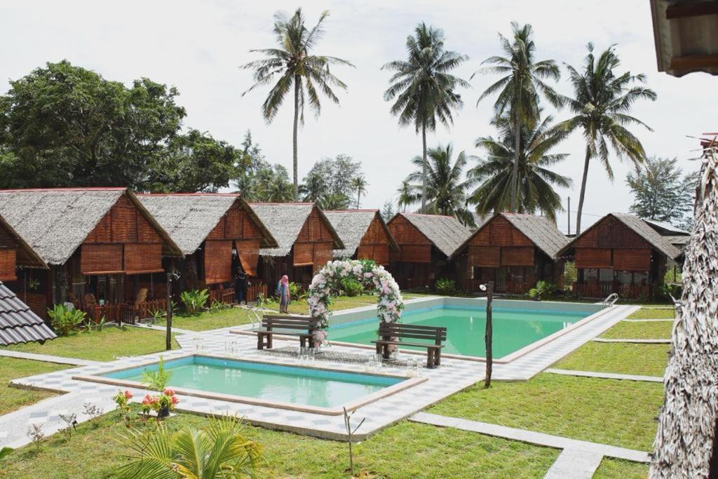 Nipoh Beach Cottage Kijal Exterior foto